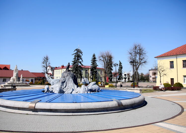 2020-04-05T12:53:30:00 ,  Fot. Piotr Michalski  2020.04.05. JOZEFOW . MIASTO PODCZAS EPIDEMIA WIRUS SARS-COV-2 , COVID-19 .
FOT. PIOTR MICHALSKI