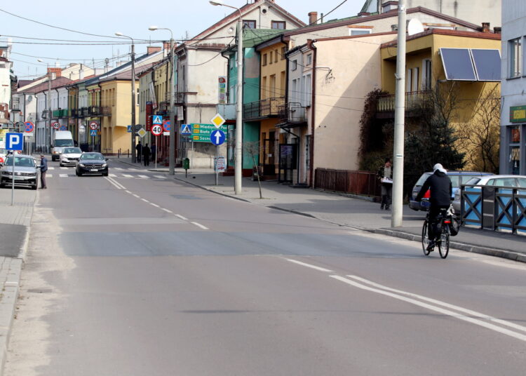 2020-03-26T12:53:39:38 ,  Fot. Piotr Michalski  2020.03.26 . PARCZEW . MIASTO PODCZAS EPIDEMIA SARS-COV-2 , COVID-19 .
FOT. PIOTR MICHALSKI